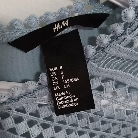 H&M Blouse small. - Picture 3 of 4